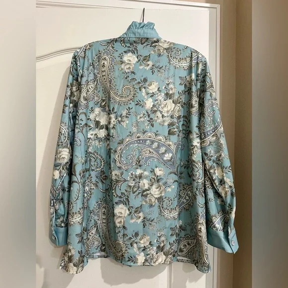 New Floral Paisley Button-Up Blouse - Picture 3 of 5